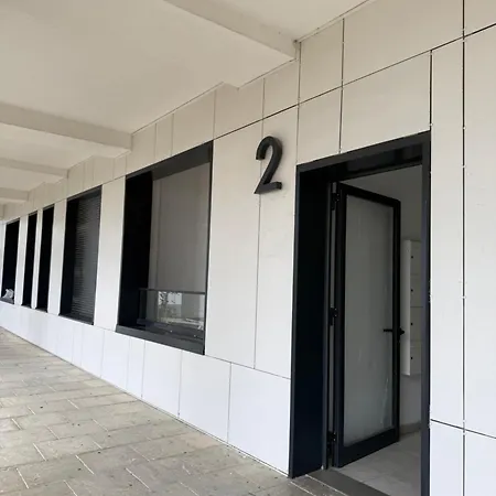 Kontakt 아파트 티라나