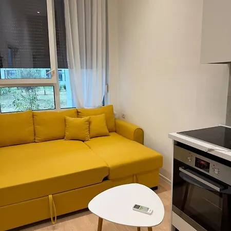 Kontakt 아파트 티라나