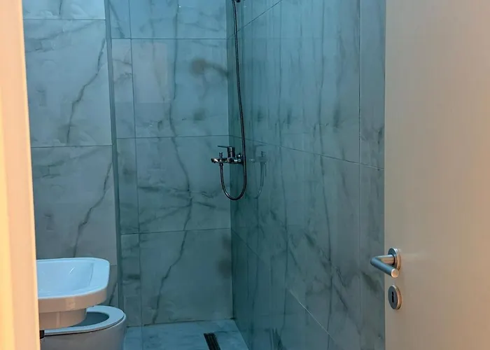 Kontakt טיראנה